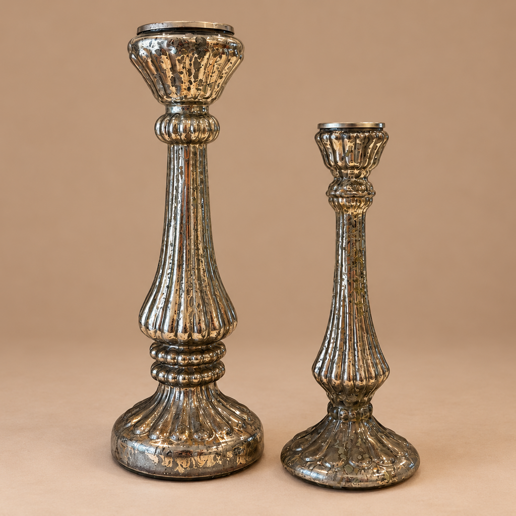 Pareja de candelabros envejecidos de cristal